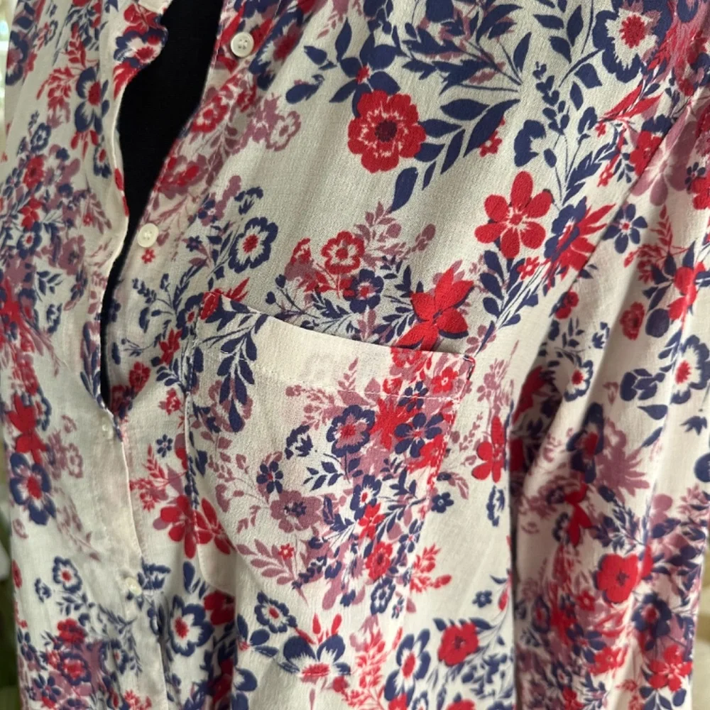XiRENA Floral Blouse - XS - Picture 3 of 9